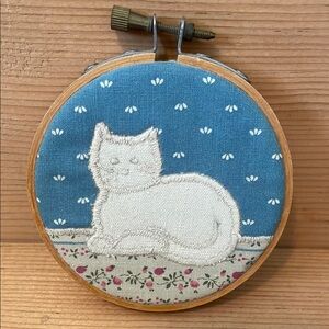 Vintage Kitty Appliqué in Small Embroidery Ring ~3.5” diameter